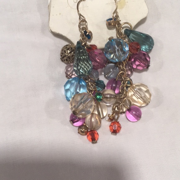 🎉🎉NWT dangling multi colored earrings - Picture 2 of 3